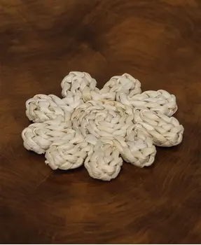 Corn Husk Flower Shape Candle Mat, 6"
