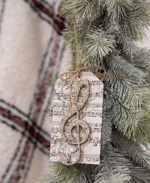 Picture of Glittered Treble Clef Tag Ornament