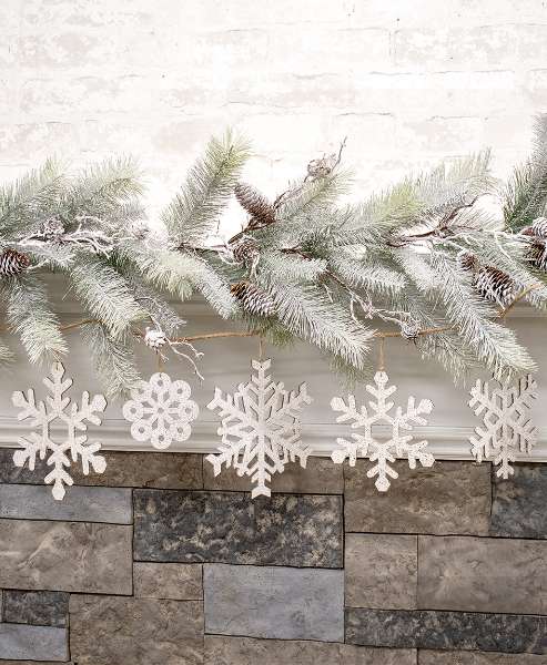 Picture of Glittered Jumbo Snowflake Garland, 48"L